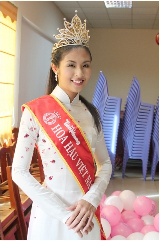 Lý do Ngọc Hân không được đội vương miện 