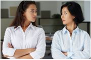 Ngột ngạt vì mẹ luôn khuyên con trai bỏ vợ