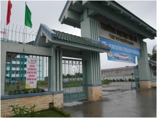 Vụ Hoa hậu Thu Thảo: Hiệu trưởng tiếp tục