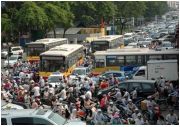 Khách Tây khiếp đảm vì giao thông Hà Nội