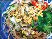 Bắp chuối bóp da heo luộc..., ngon phải biết