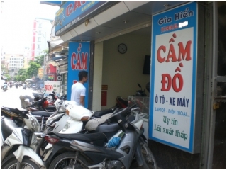 Sinh viên ăn chơi