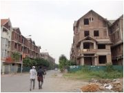 "Mỗi tháng để ra 500.000 đồng, hơn 80 năm mới mua được nhà"