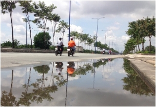 TPHCM: Những vũng nước