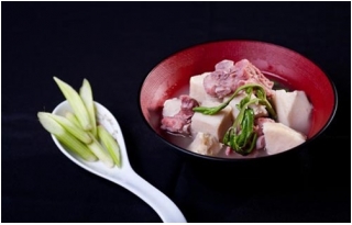 Mát trời đừng quên nấu canh xương khoai rau rút