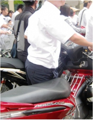 Đòi điện thoại, xe xịn, teen