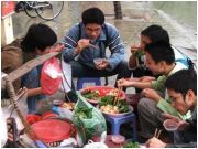 Thượng đế "tăng xông" vì cách phục vụ quái đản ở Hà Nội