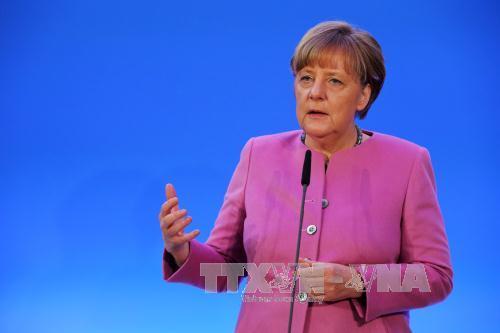 Bà Merkel chịu thêm áp lực sau các vụ gây rối - 0