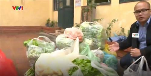 Thủ đoạn biến rau bẩn thành rau an toàn để tuồn vào các trường mầm non - 0 Thủ đoạn biến rau bẩn thành rau an toàn để tuồn vào các trường mầm non - 0
