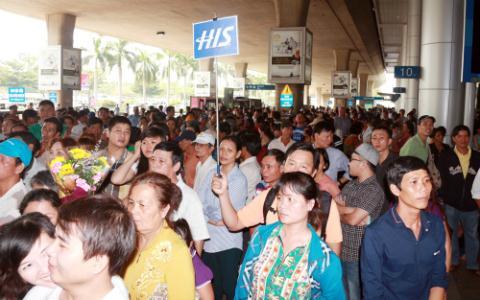 Sân bay Tân Sơn Nhất quá tải tại ai? - 1 Sân bay Tân Sơn Nhất quá tải tại ai? - 1