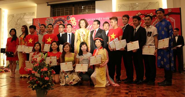 Đón Xuân sớm nơi xa Tổ Quốc - 6 Đón Xuân sớm nơi xa Tổ Quốc - 6