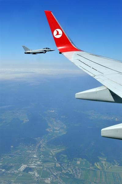 Đức ca ngợi Tiêm kích SU-35 mạnh nhất thế giới - 4 Đức ca ngợi Tiêm kích SU-35 mạnh nhất thế giới - 4