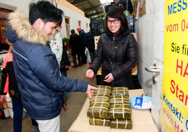 Chợ Tết người Việt trên Thủ đô nước Đức - 4 Chợ Tết người Việt trên Thủ đô nước Đức - 4