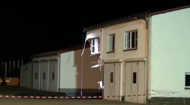 Đức: Hố tử thần nuốt chửng tòa nhà ở Thành phố Nordhausen - 0 Đức: Hố tử thần nuốt chửng tòa nhà ở Thành phố Nordhausen - 0