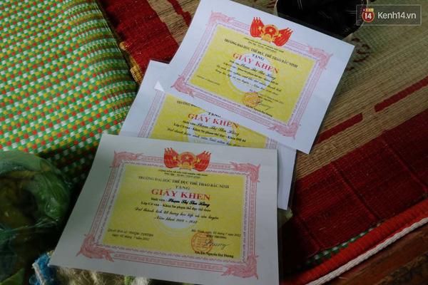 Gia cảnh khánh kiệt của nữ sinh viên cắn lưỡi tự tử vì không xin được việc - 1 Gia cảnh khánh kiệt của nữ sinh viên cắn lưỡi tự tử vì không xin được việc - 1