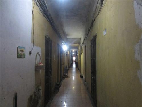 Chuyện khó tin ở Hà Nội: Dân đi vệ sinh vào... xô, chậu - 0 Chuyện khó tin ở Hà Nội: Dân đi vệ sinh vào... xô, chậu - 0