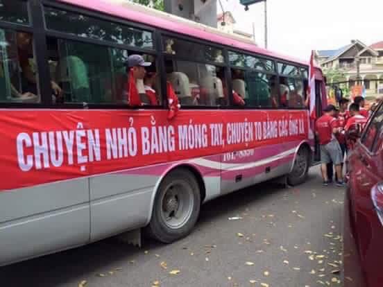 CĐV Hải Phòng tuần hành với pháo sáng…cháy rực những góc phố - 3 CĐV Hải Phòng tuần hành với pháo sáng…cháy rực những góc phố - 3
