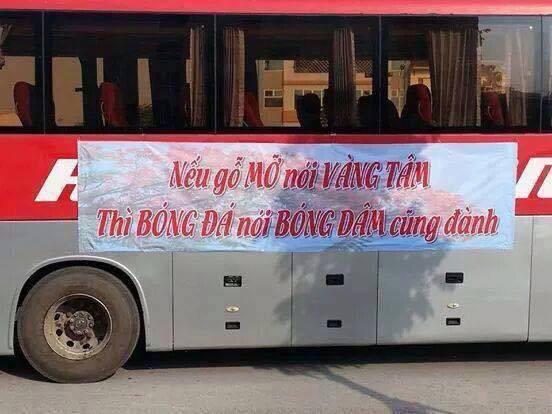 CĐV Hải Phòng tuần hành với pháo sáng…cháy rực những góc phố - 4 CĐV Hải Phòng tuần hành với pháo sáng…cháy rực những góc phố - 4