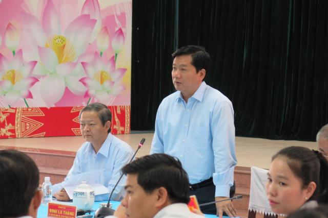 Bí thư Đinh La Thăng yêu cầu cách chức ngay một Trưởng phòng ở Hóc Môn - 0 Bí thư Đinh La Thăng yêu cầu cách chức ngay một Trưởng phòng ở Hóc Môn - 0