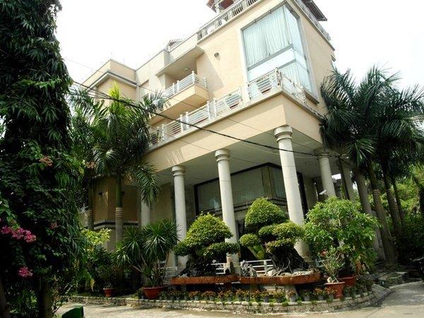 Cuộc sống tình, tiền của Phước Sang: Gái đẹp, nhà sang và sự ẩn mình sau khi vỡ nợ - 1 Cuộc sống tình, tiền của Phước Sang: Gái đẹp, nhà sang và sự ẩn mình sau khi vỡ nợ - 1