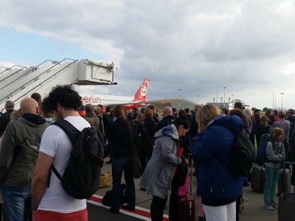 Hamburg: Máy bay của hãng hàng không Air Berlin bị đe dọa đánh bom - 0 Hamburg: Máy bay của hãng hàng không Air Berlin bị đe dọa đánh bom - 0