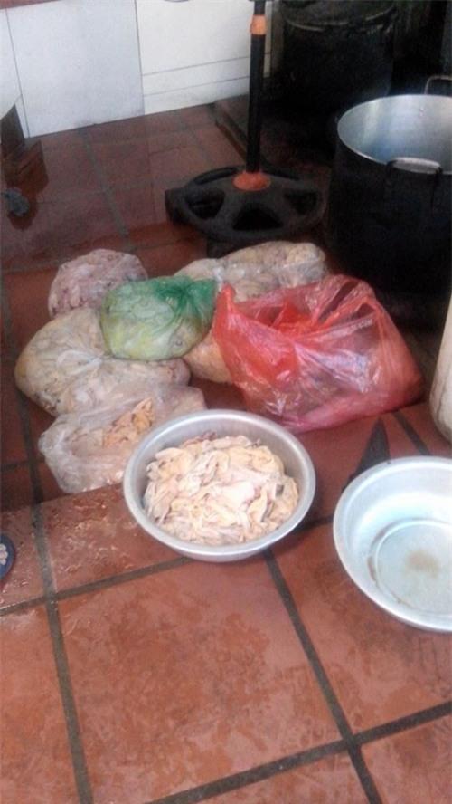 Hà Nội: Ghê người công xưởng nhớp nhúa cung cấp mỡ cho nhà hàng lớn - 1