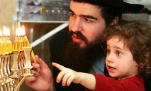 Mẹ Kỳ Duyên phủ nhận con hút thuốc: Nuông chiều quá! - 0