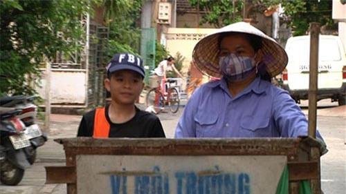 Những ông bố bà mẹ làm lao công, ở ống cống nuôi con thành tài khiến ta rơi lệ - 4