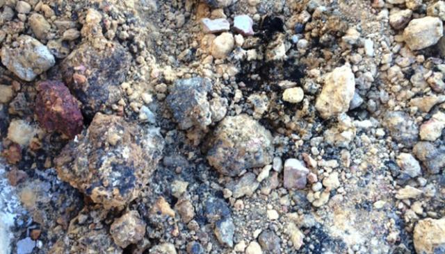 Lại phát hiện 10 tấn chất thải Formosa chôn ở công viên - 1