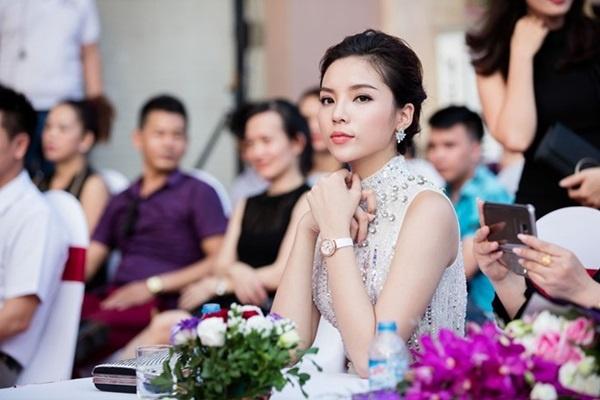 BTC Hoa hậu Việt Nam lên tiếng về clip Kỳ Duyên hút thuốc - 0