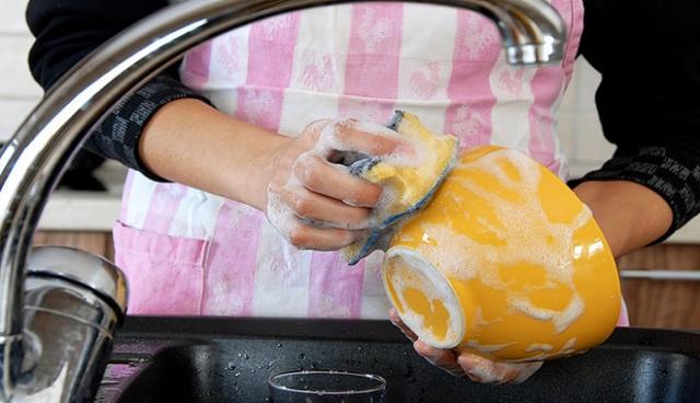 Bác sĩ Đức khuyến cáo: Có thể mắc ung thư vì cách rửa bát không đúng