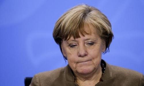 Bà Merkel đang măc kẹt trong thùng thuốc súng do mình tạo ra? - 0 Bà Merkel đang măc kẹt trong thùng thuốc súng do mình tạo ra? - 0