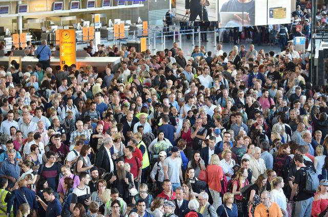 TIN NÓNG: Phong tỏa sân bay Frankfurt ở TERMINAL 1: Cảnh sát đã bắt giữ nghi phạm phạm - 0 TIN NÓNG: Phong tỏa sân bay Frankfurt ở TERMINAL 1: Cảnh sát đã bắt giữ nghi phạm phạm - 0