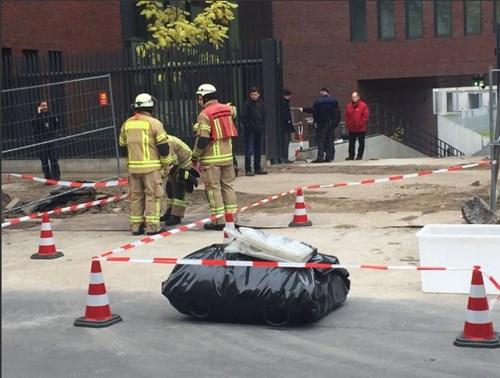 Trụ sở tình báo Đức ở thủ đô Berlin náo loạn vì khói axit - 3 Trụ sở tình báo Đức ở thủ đô Berlin náo loạn vì khói axit - 3