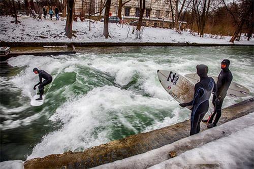 Sóng biển trên mặt kênh trung tâm thành phố München - 2 Sóng biển trên mặt kênh trung tâm thành phố München - 2