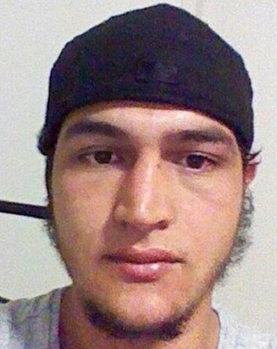 Những khuôn mặt khác nhau của nghi phạm khủng bố ở Berlin - 3 Những khuôn mặt khác nhau của nghi phạm khủng bố ở Berlin - 3