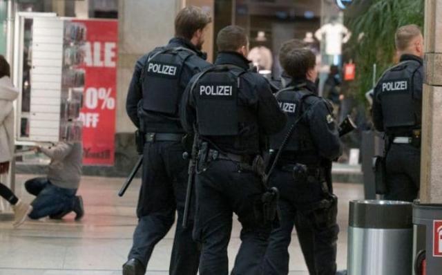 Hé lộ góc nhìn hiếm hoi về một mạng lưới khủng bố ngay trong nước Đức - 0 Hé lộ góc nhìn hiếm hoi về một mạng lưới khủng bố ngay trong nước Đức - 0