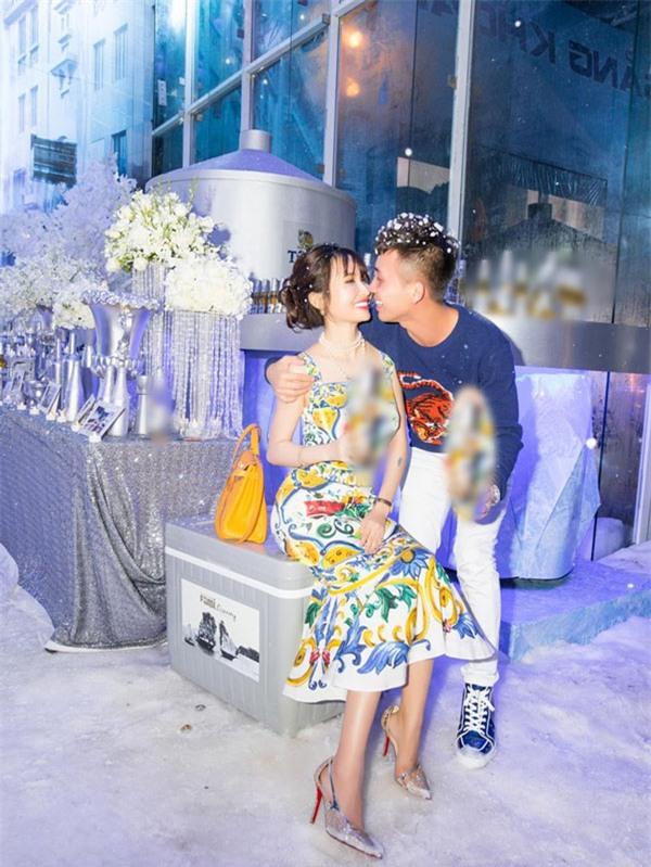 Thiếu gia Minh Nhựa không tiếc tiền mang tuyết Bắc Cực về tổ chức sinh nhật cho vợ - 0 Thiếu gia Minh Nhựa không tiếc tiền mang tuyết Bắc Cực về tổ chức sinh nhật cho vợ - 0