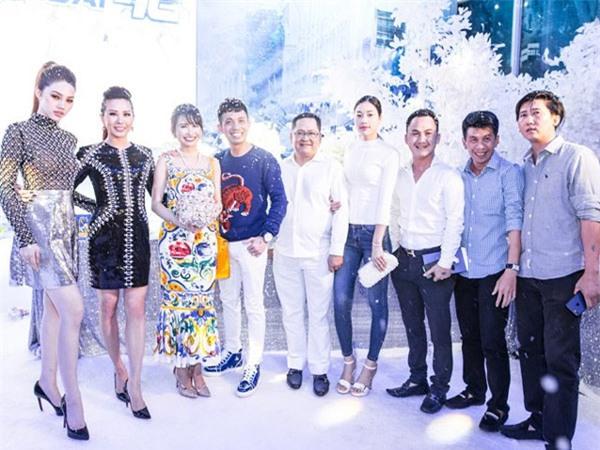Thiếu gia Minh Nhựa không tiếc tiền mang tuyết Bắc Cực về tổ chức sinh nhật cho vợ - 2 Thiếu gia Minh Nhựa không tiếc tiền mang tuyết Bắc Cực về tổ chức sinh nhật cho vợ - 2
