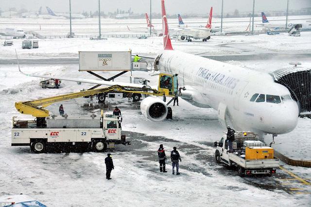 Thời tiết lạnh bất thường: Châu Âu căng mình chống giá rét - 4