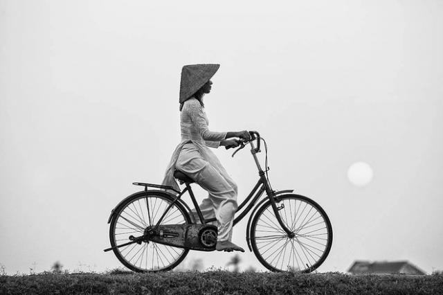 Trang phục Đẹp nhất Việt Nam tr&ecirc;n B&aacute;o nước ngo&agrave;i - 0