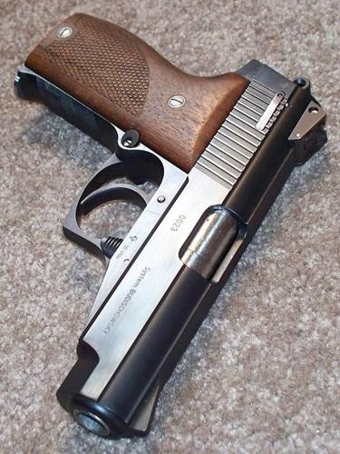 Soi khẩu súng ngắn tinh xảo và cực bền chế tạo tại Đức - 4 Soi khẩu súng ngắn tinh xảo và cực bền chế tạo tại Đức - 4