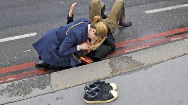 NÓNG: Tấn công ở London chiều nay là một vụ khủng bố - 1 NÓNG: Tấn công ở London chiều nay là một vụ khủng bố - 1