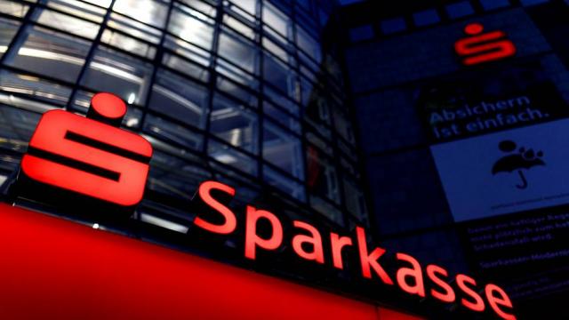 Lần đầu ở Đức: R&uacute;t tiền ở Sparkasse phải trả ph&iacute;, kh&aacute;ch h&agrave;ng giận dữ v&igrave; mất tiền phi l&iacute; - 0