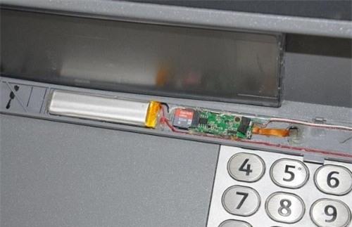 Cảnh giác ở Đức và EU: Thủ đoạn mới của bọn tội phạm ở các cây rút tiền tự động - 2 Cảnh giác ở Đức và EU: Thủ đoạn mới của bọn tội phạm ở các cây rút tiền tự động - 2