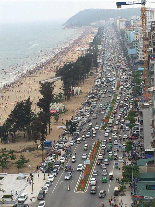 10 h&igrave;nh ảnh g&acirc;y sửng sốt dịp nghỉ lễ vừa qua ở Việt Nam - 1