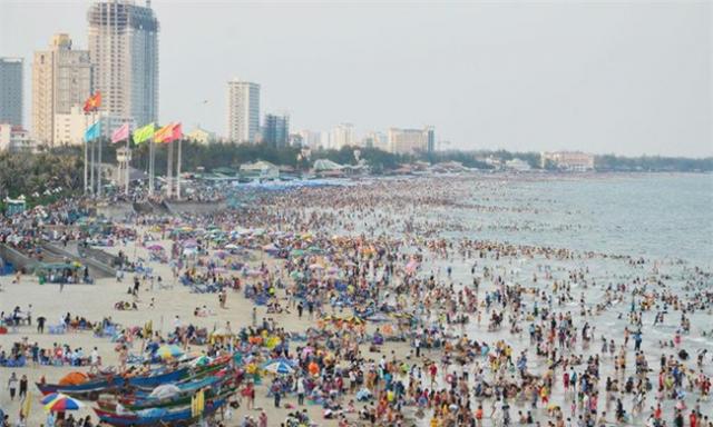 10 h&igrave;nh ảnh g&acirc;y sửng sốt dịp nghỉ lễ vừa qua ở Việt Nam - 7