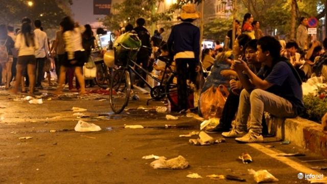  Lạ l&ugrave;ng: Người Việt ra nước ngo&agrave;i kh&aacute;c hẳn, về nước lại l&agrave;... người Việt - 2