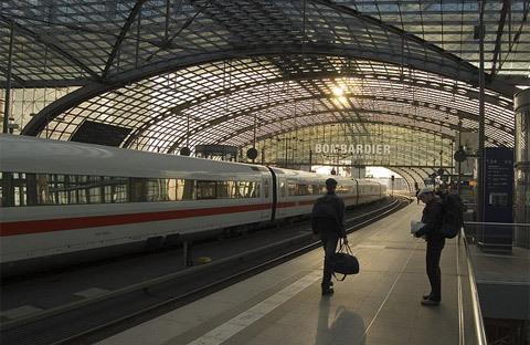 Những h&igrave;nh ảnh về hệ thống t&agrave;u điện ngầm nổi tiếng của nước Đức - 0