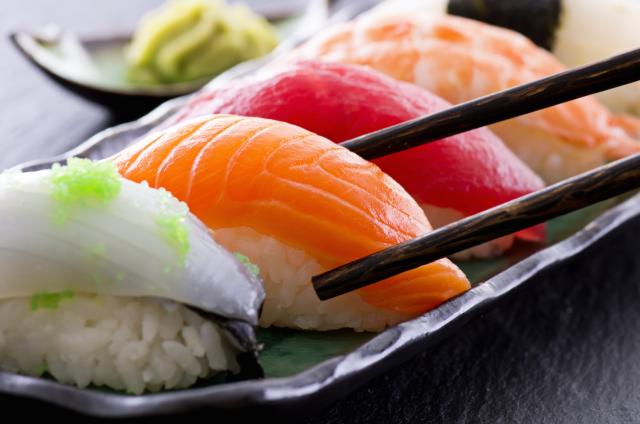 Nhiễm giun s&aacute;n khi ăn sushi: B&aacute;c sĩ khuyến c&aacute;o những nguy cơ tiềm ẩn - 0
